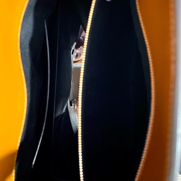 **SOLD** Saint Laurent Medium Manhattan Brick Leather Tote - Picture 11 of 12